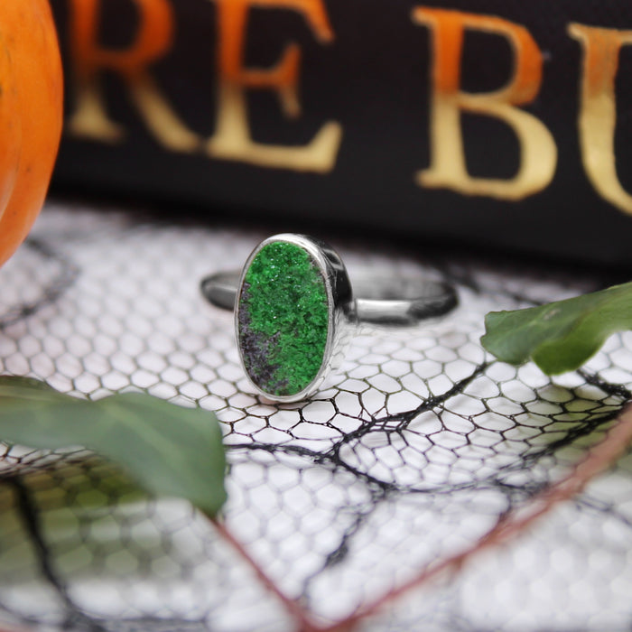 WOODLAND WITCH - Sterling Silver & Uvarovite - US 6