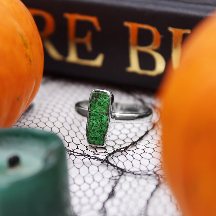 WOODLAND WITCH - Sterling Silver & Uvarovite - US 7
