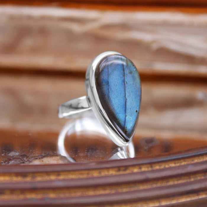 MIDNIGHT SKIES - Sterling Silver & Labradorite Ring - US 8