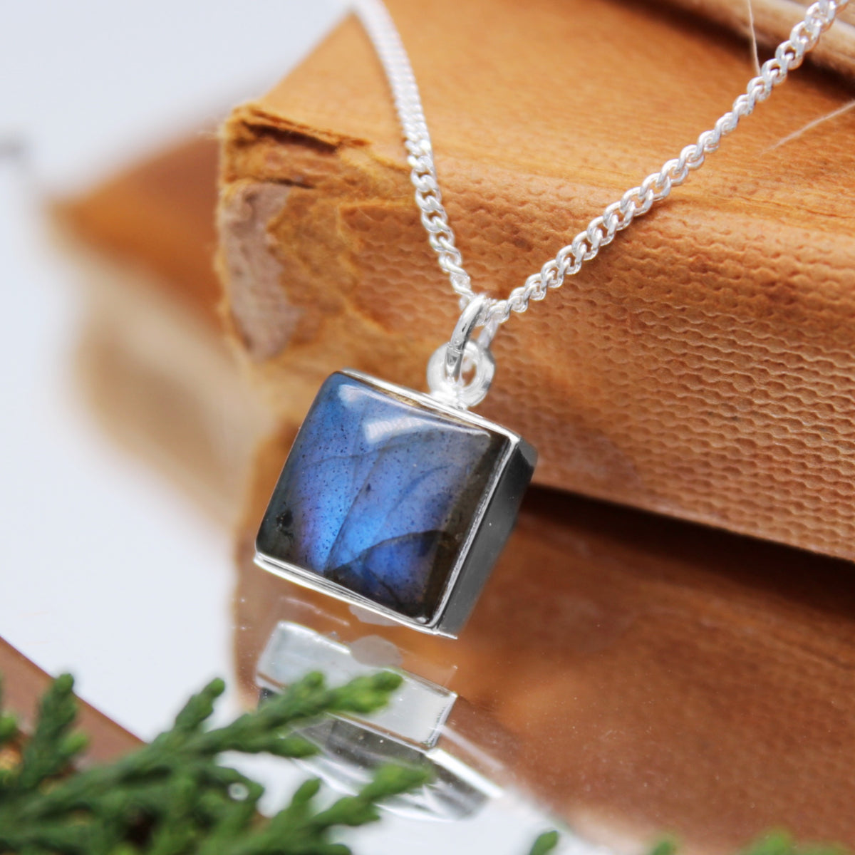 MIDNIGHT SKIES - Sterling Silver & Labradorite Necklace