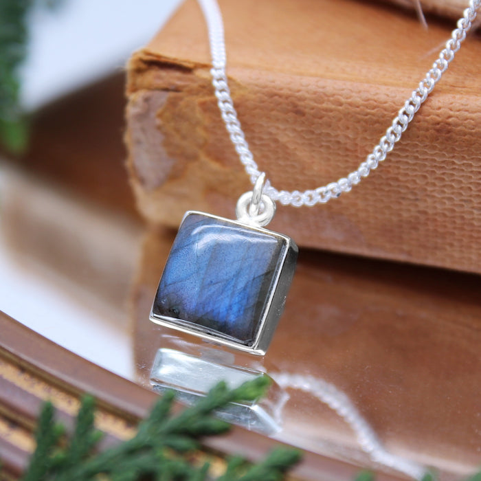 MIDNIGHT SKIES - Sterling Silver & Labradorite Necklace